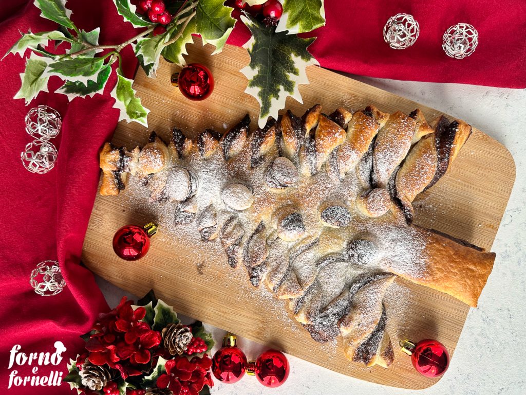 Weihnachtsbaum aus Blätterteig mit Nutella