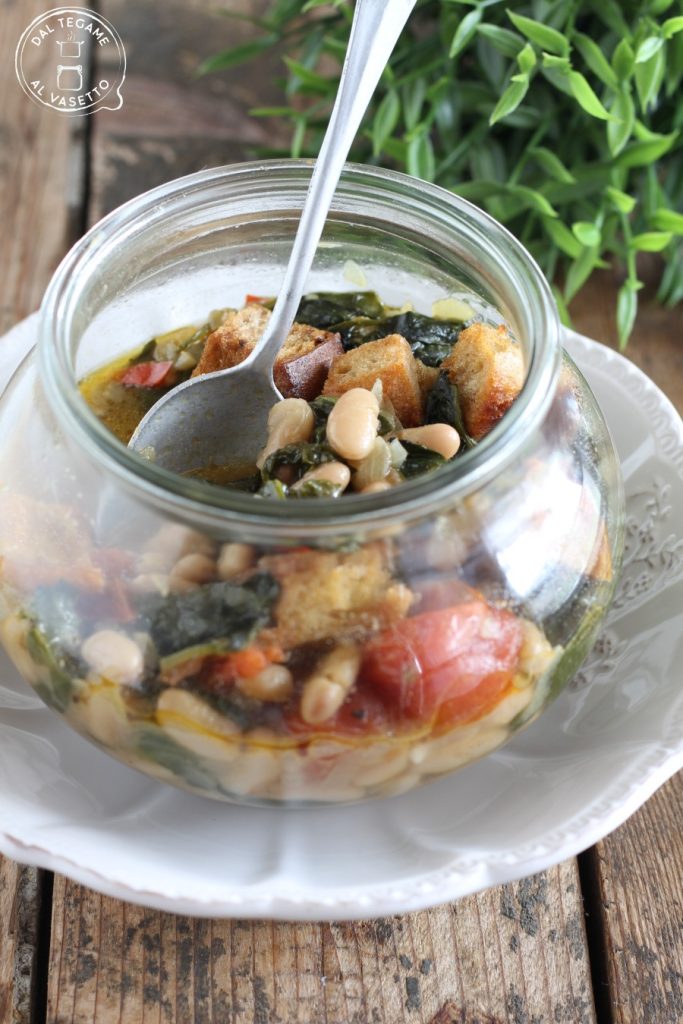 Weiße-Bohnen-und-Spinat-Suppe im Einmachglas