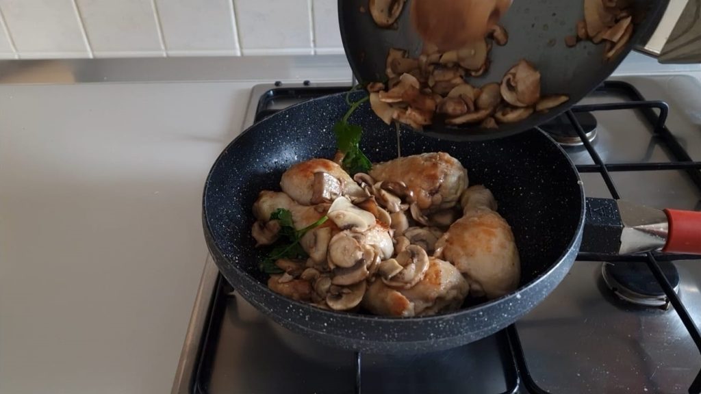COSCE DI POLLO CON FUNGHI