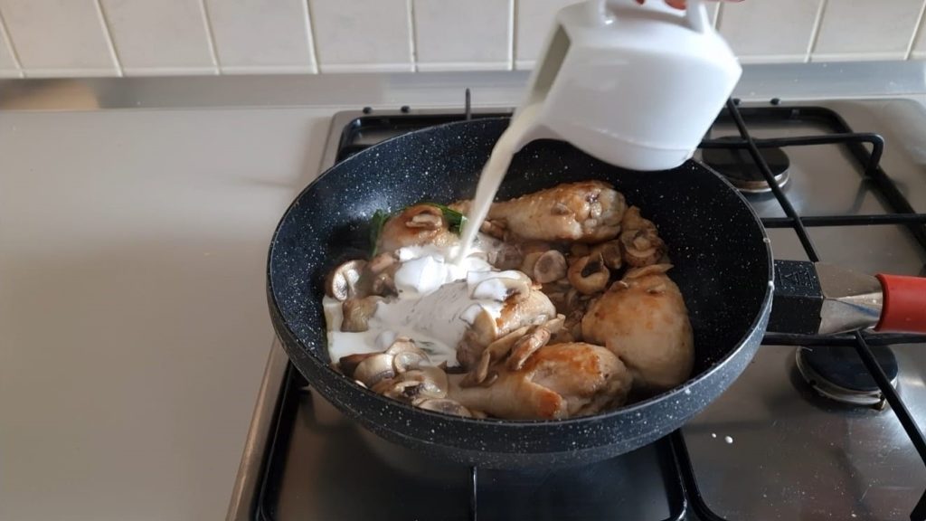 COSCE DI POLLO CON FUNGHI