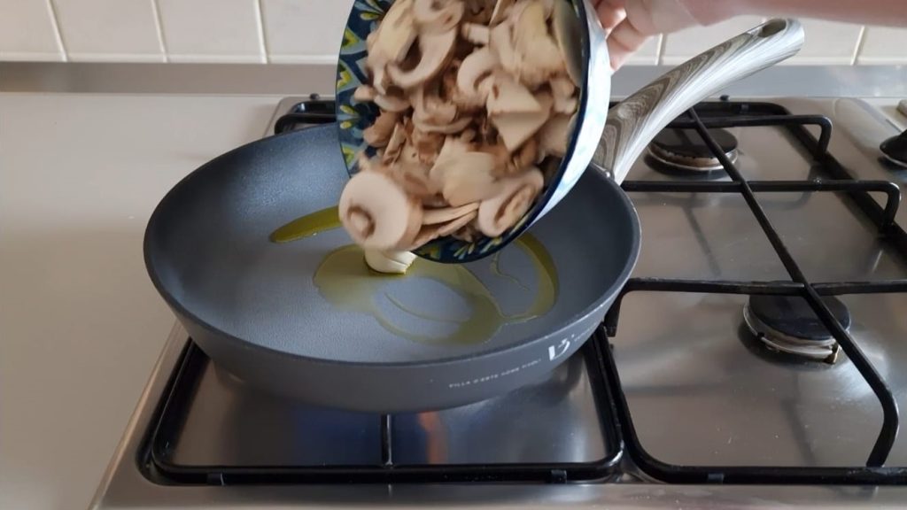 COSCE DI POLLO CON FUNGHI