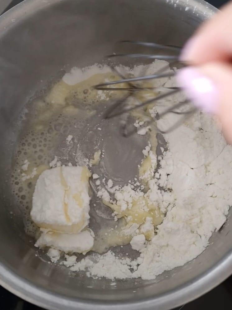 Zubereitung der Soße für den Schmortopfbraten