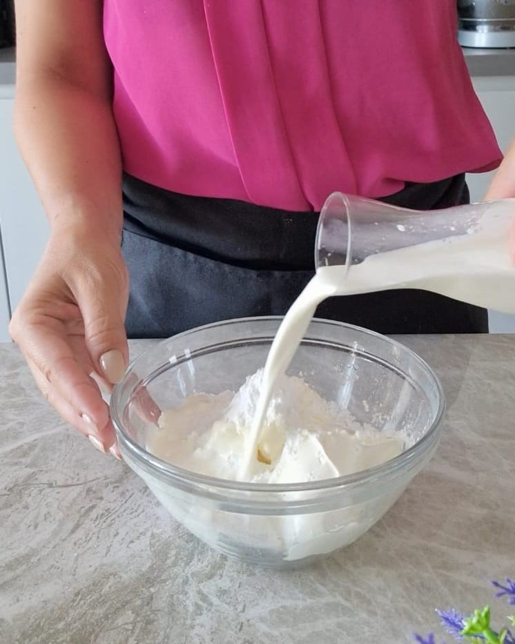 mascarpone, Zucker und Sahne mischen