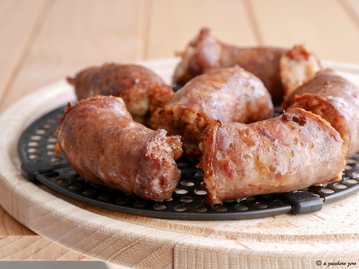 Wie man Wurst entfettet und im Heißluftfritteuse gart