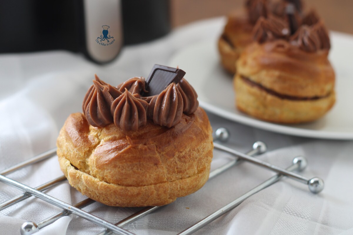 Zeppole mit Schokoladencreme, Rezept mit Heißluftfritteuse oder Ofen (mit Videorezept)