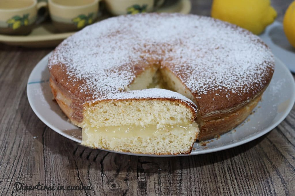 Zitronenkuchen gefüllt mit Zitronencreme