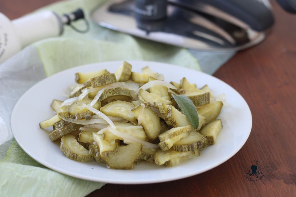 Zucchini in süß-saurer Sauce im Schnellkochtopf