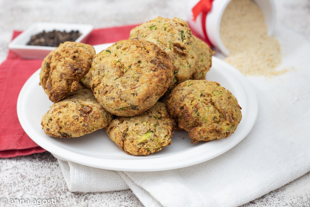 Zucchini- und Thunfischbällchen in der Heißluftfritteuse