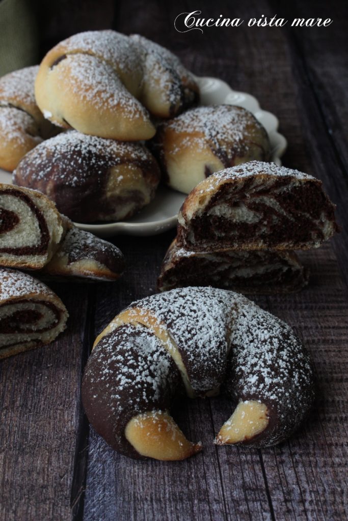 Zweifarbige Brioche mit Joghurt Küche mit Meeresblick