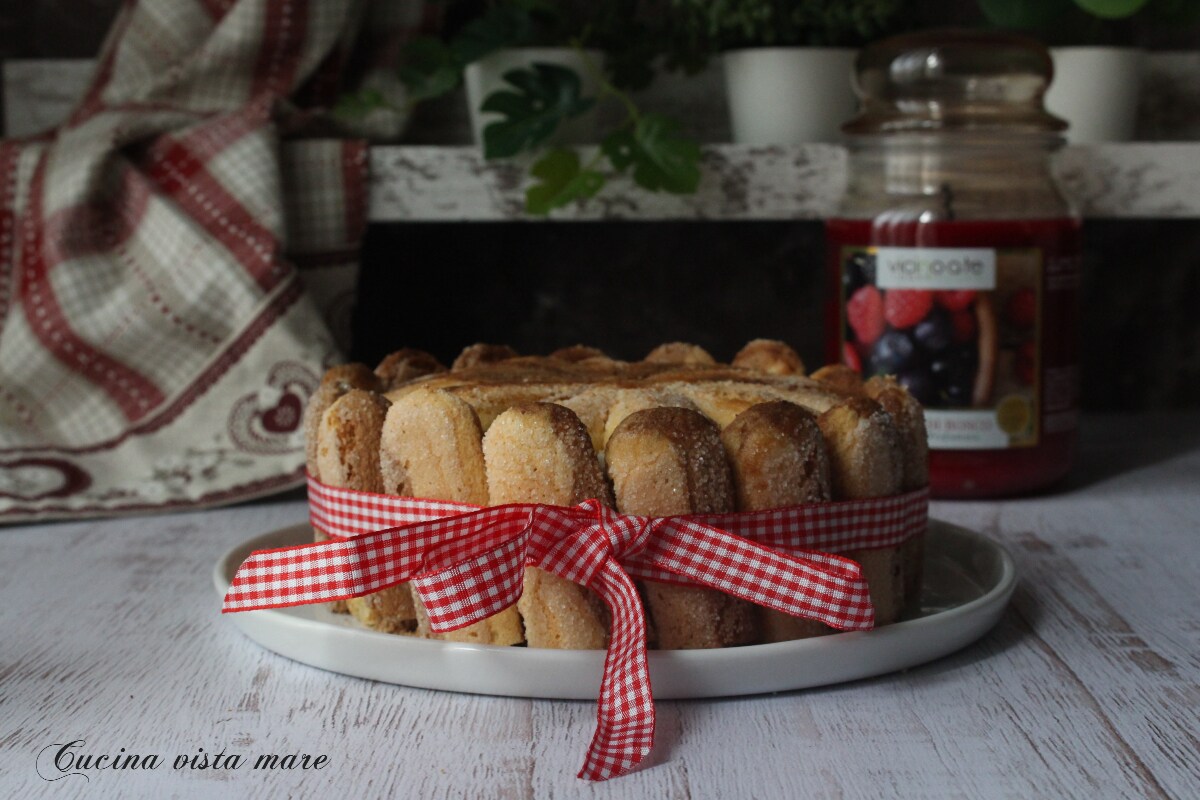 Zweifarbige Charlotte