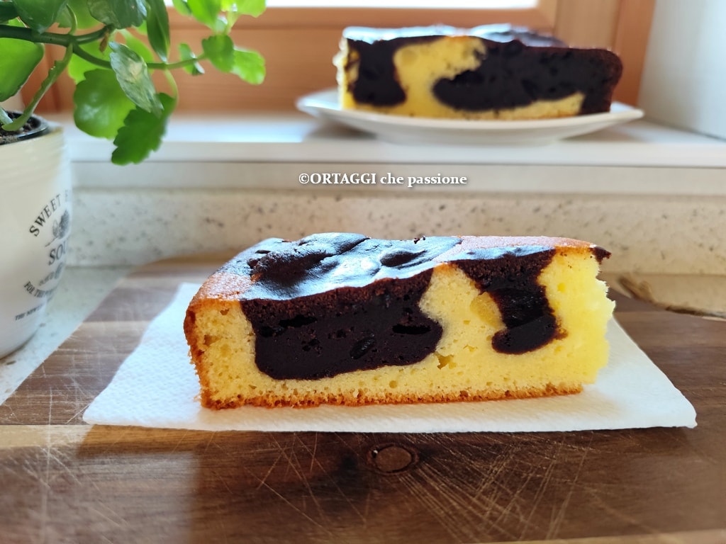 Zweifarbiger Kuchen der Großmutter, schnell und sehr weich