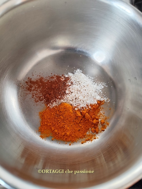 Goldene Milch Kurkuma und Gewürze