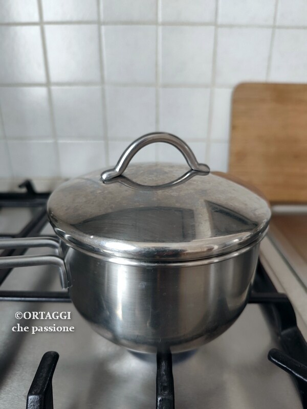 Quinoa während des Kochens abdecken