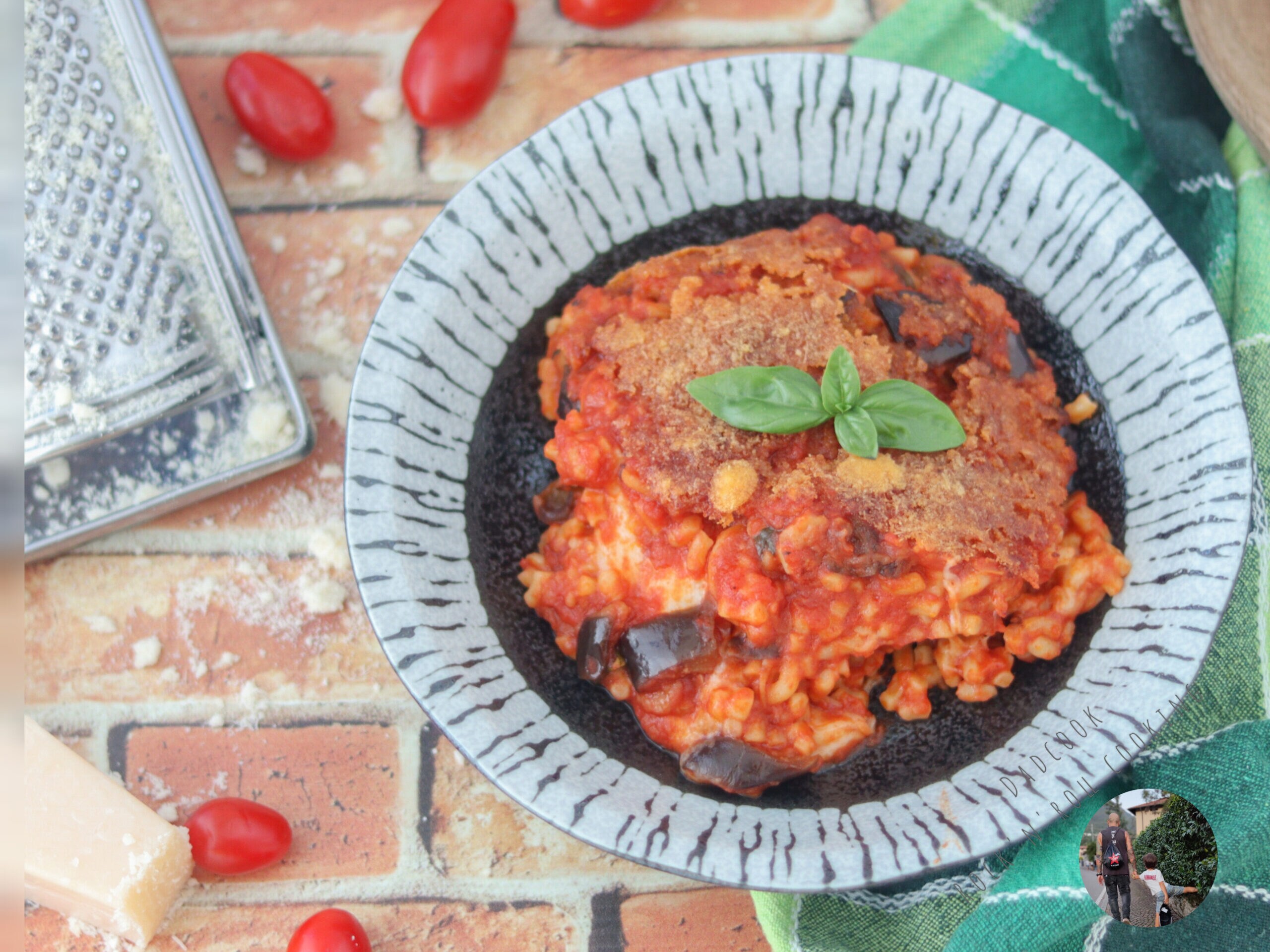 Anelletti al Ofen mit Auberginen