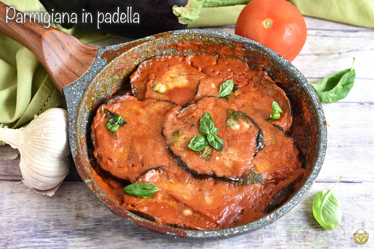 Auberginen-Parmigiana in der Pfanne