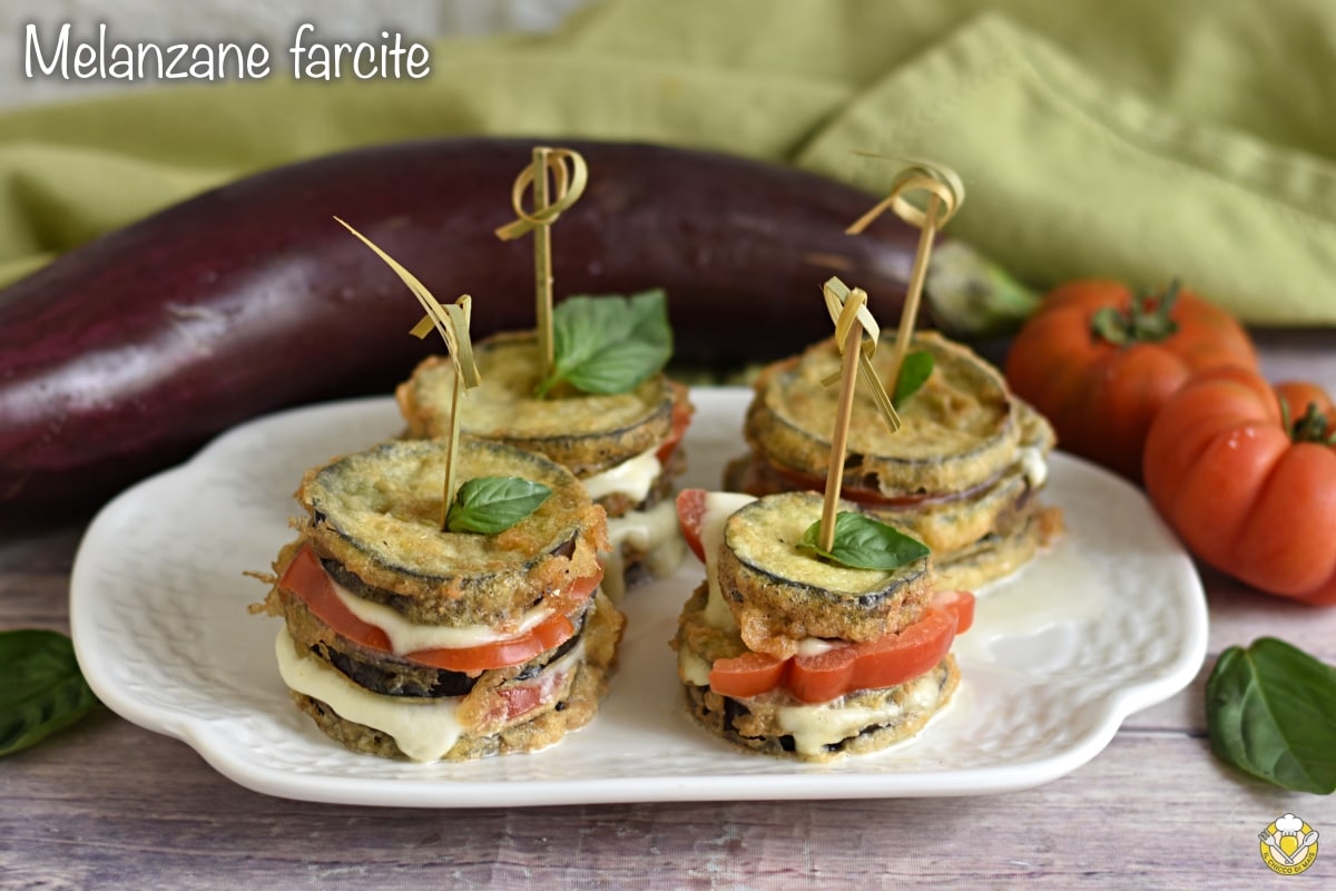 Auberginen-Sandwich mit Tomaten und Mozzarella