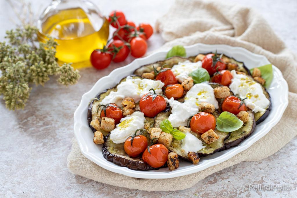 Auberginen mit Burrata und Kirschtomaten