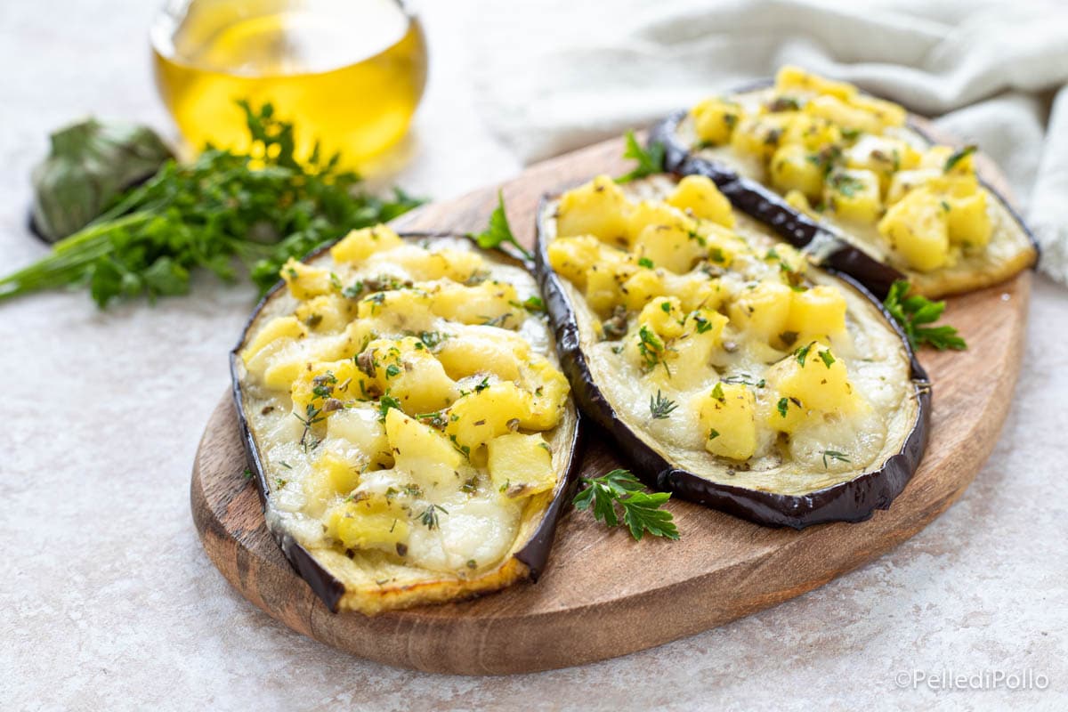 Gebackene Auberginen mit Kartoffeln und Provola