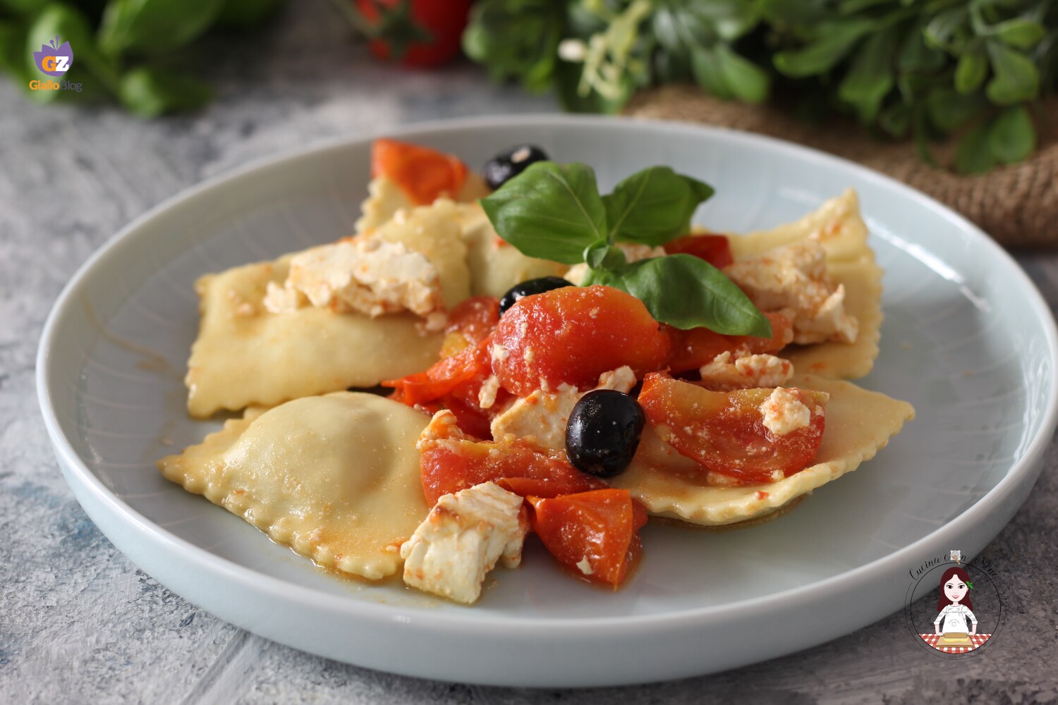 Auberginenravioli mit Kirschtomaten und Feta