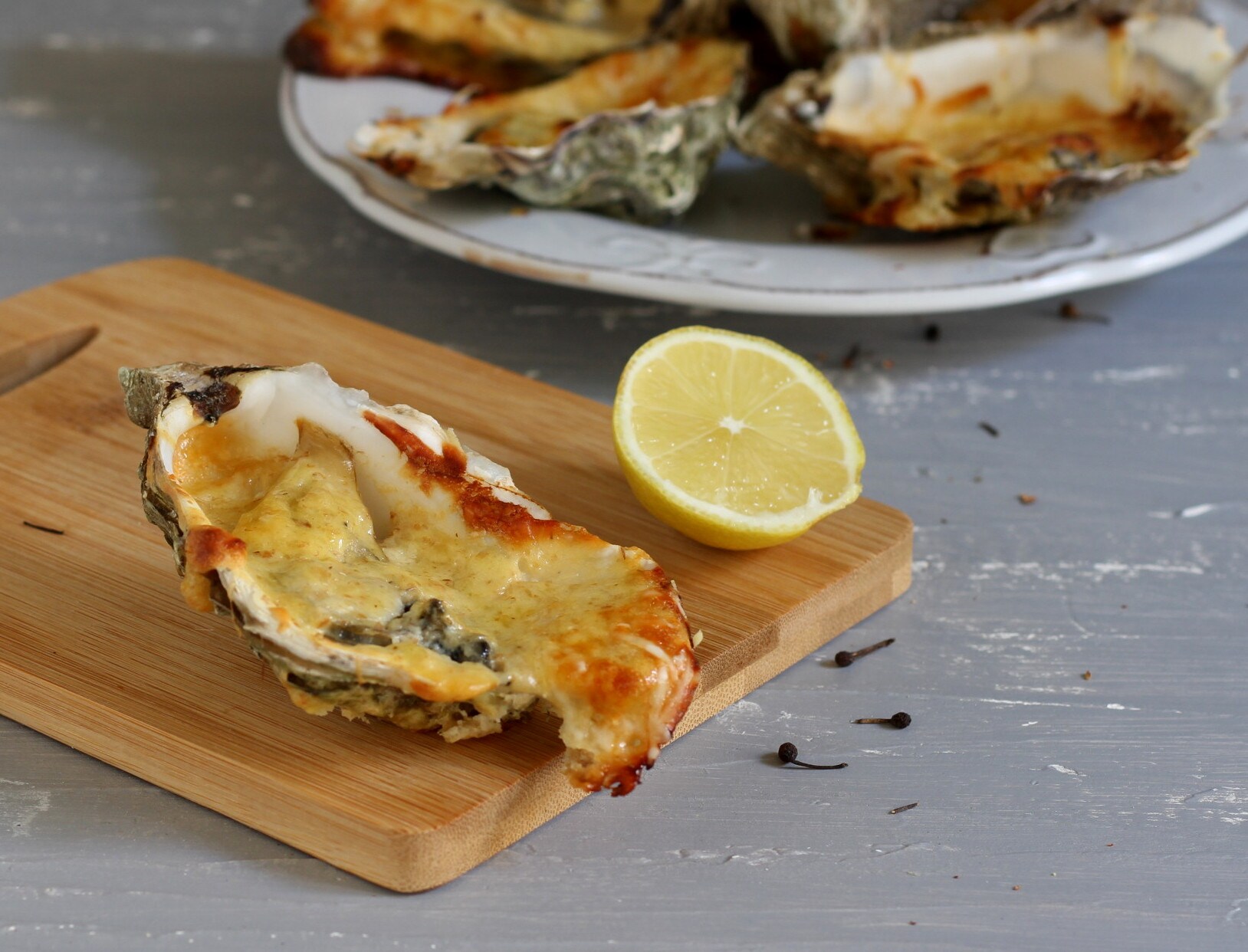 Austern in Mornay-Sauce