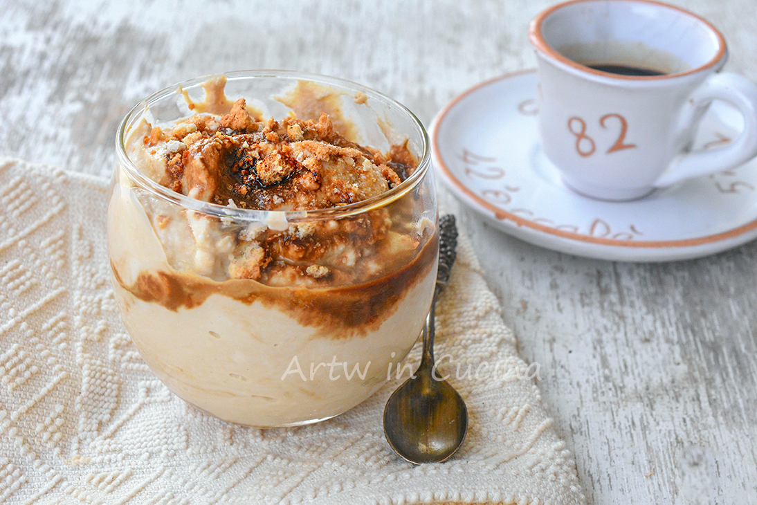 Ricotta-Kaffee-Becher kaltes Dessert