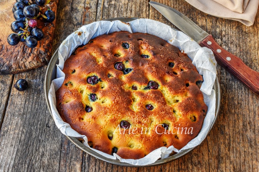 Einfache Bertolina-Torte mit Erdbeertrauben
