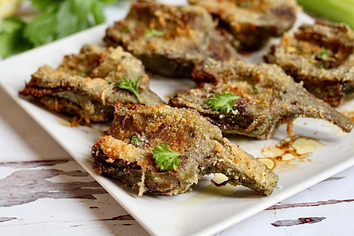 Mit der Heißluftfritteuse gratinierte Artischocken, knusprig mit weichem Kern