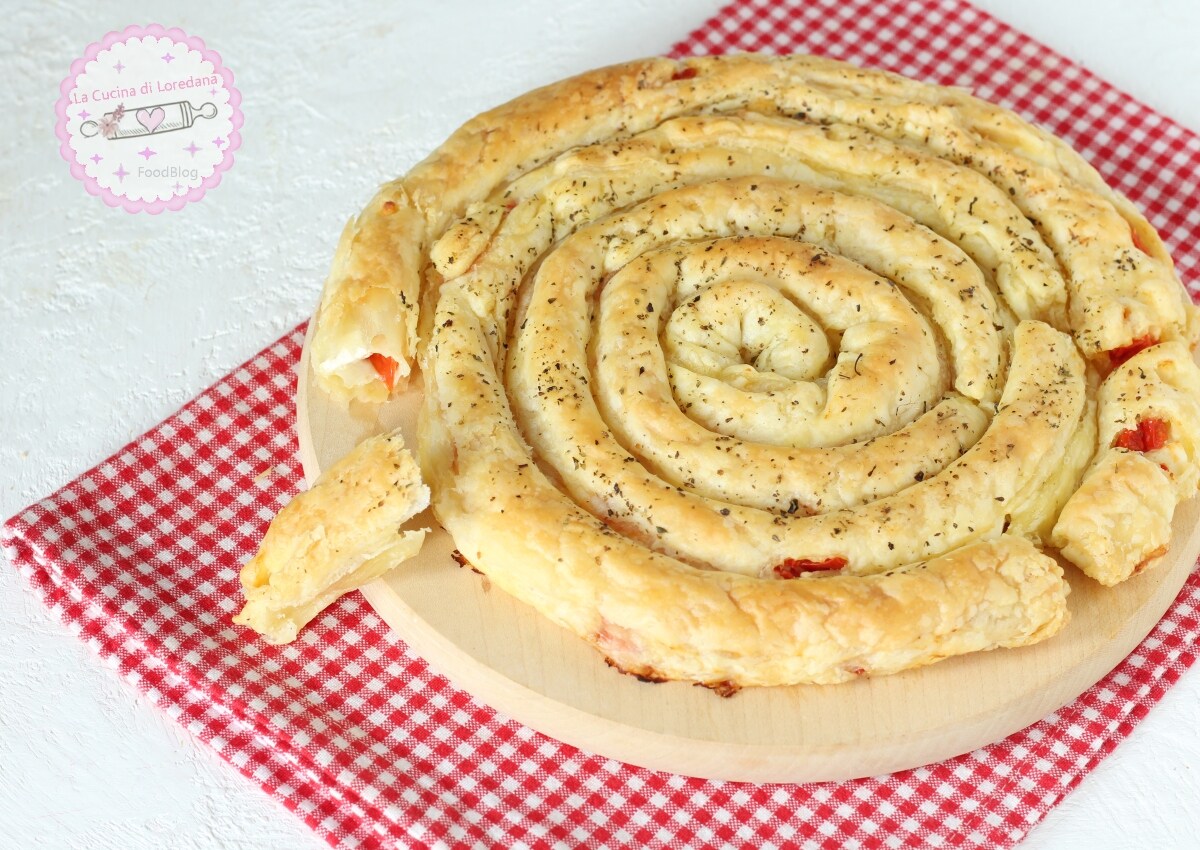 BLÄTTERTEIG-SCHNECKE MIT FETA UND KIRSCHTOMATEN eine besondere herzhafte Torte