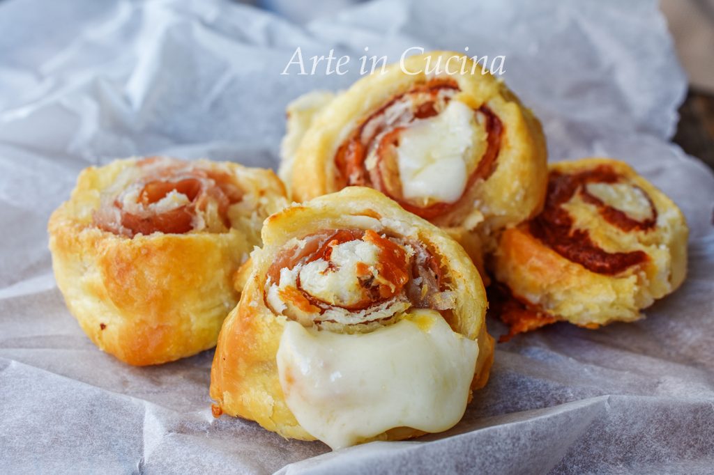 Blätterteig-Schnecken mit Speck und Käse