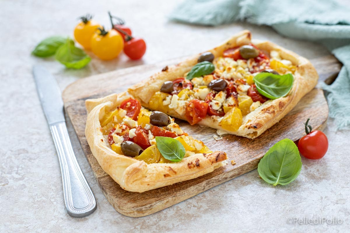 Blätterteig mit Kirschtomaten und Feta