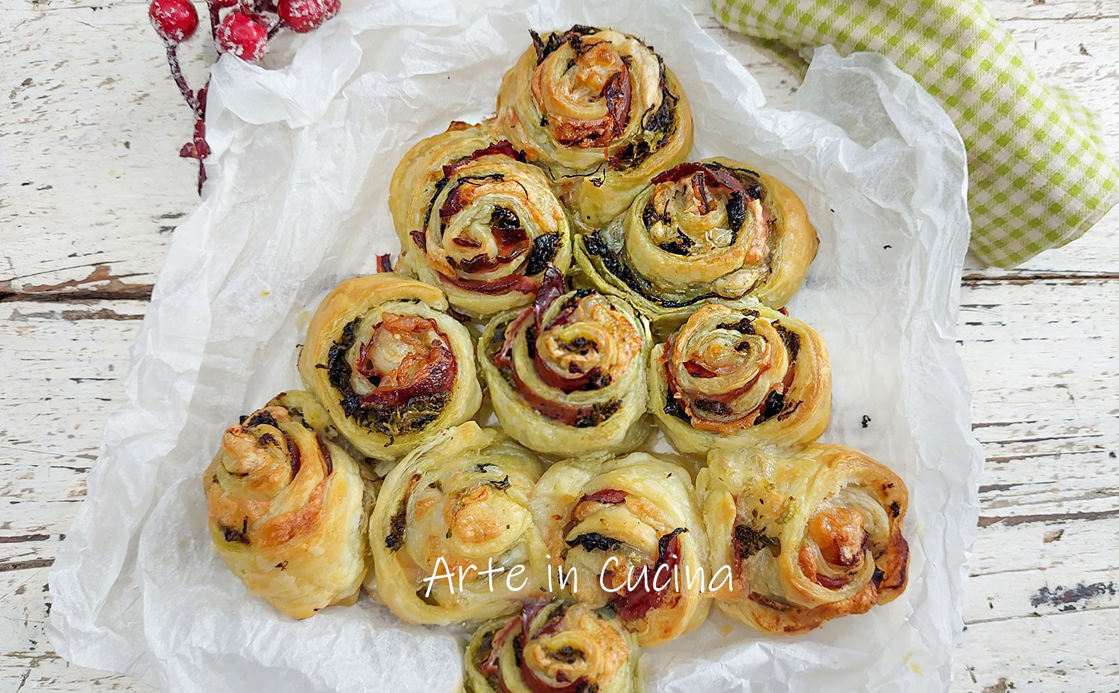 BLÄTTERTEIGBAUM MIT RAPINI UND SPECK