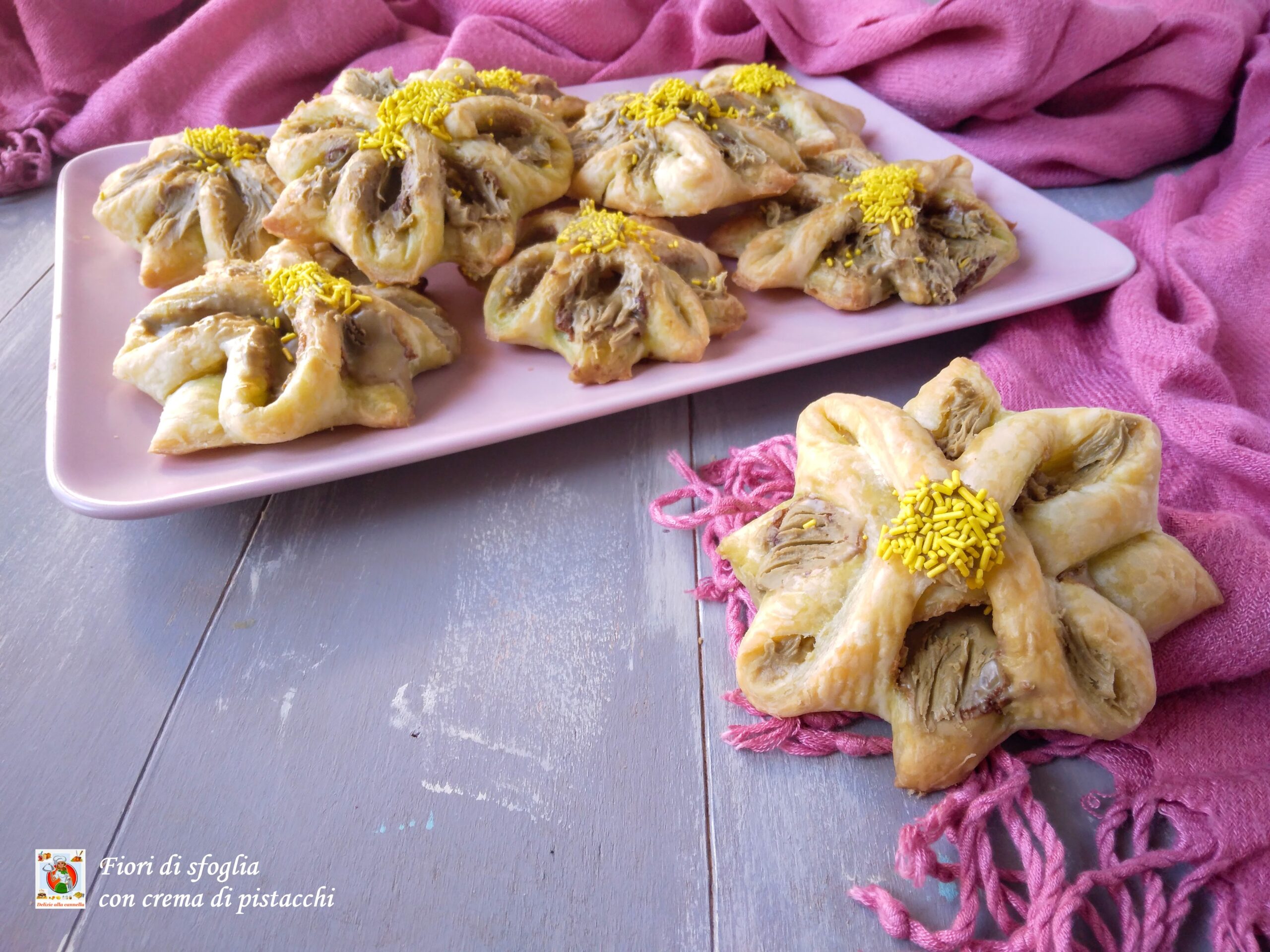 Blätterteigblumen mit Pistaziencreme