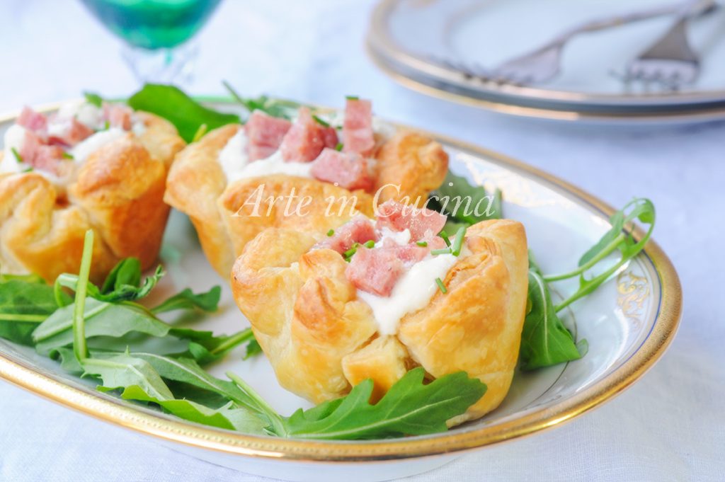 Blätterteigkörbchen mit Cotechino und Kartoffelcreme