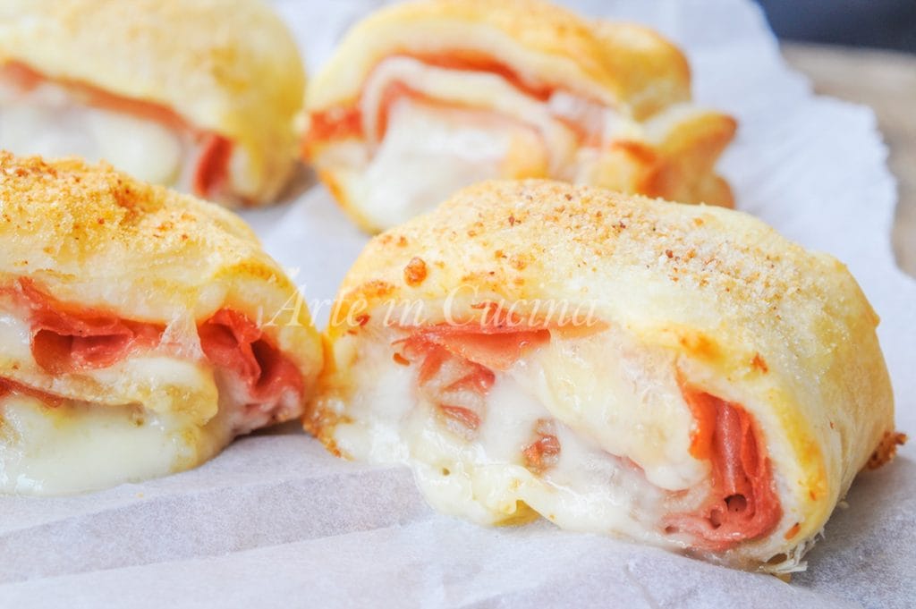 Schnelle Blätterteigrollen mit Mortadella und Käse vickyart Kunst in der Küche