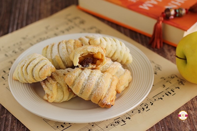Schnelle Blätterteigtaschen mit Äpfeln und Rosinen