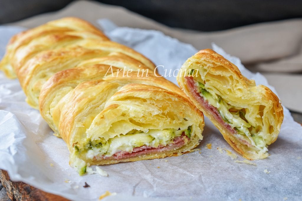 Blätterteigzopf mit Zucchini und Salami