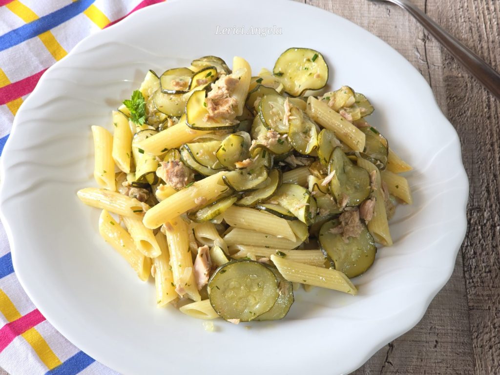 Pasta mit Zucchini und Thunfisch