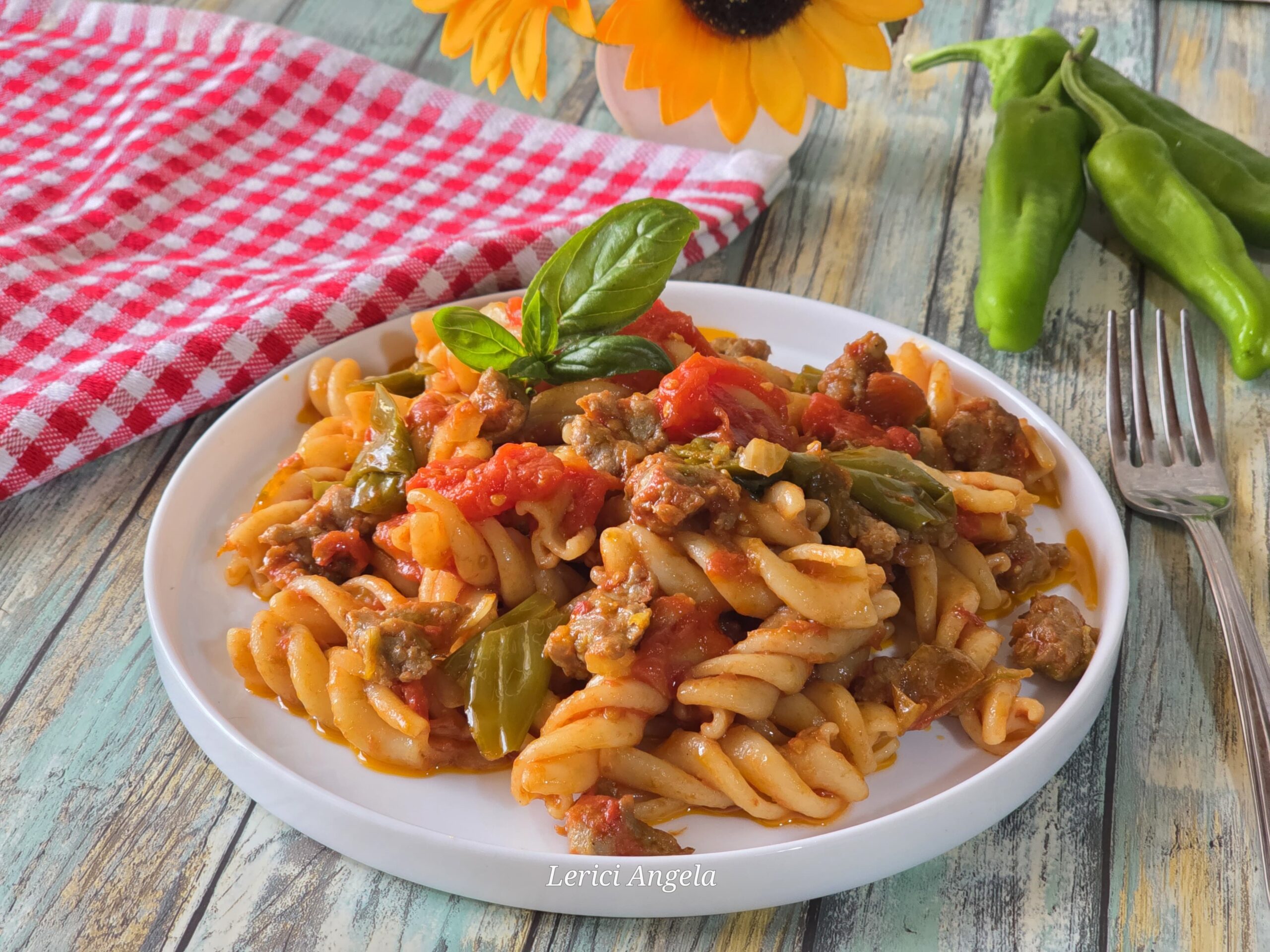 Pasta mit Friggitelli und Wurst