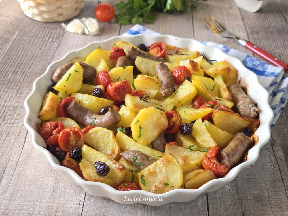 Wurst mit mediterranen Kartoffeln ein zeitloser Klassiker