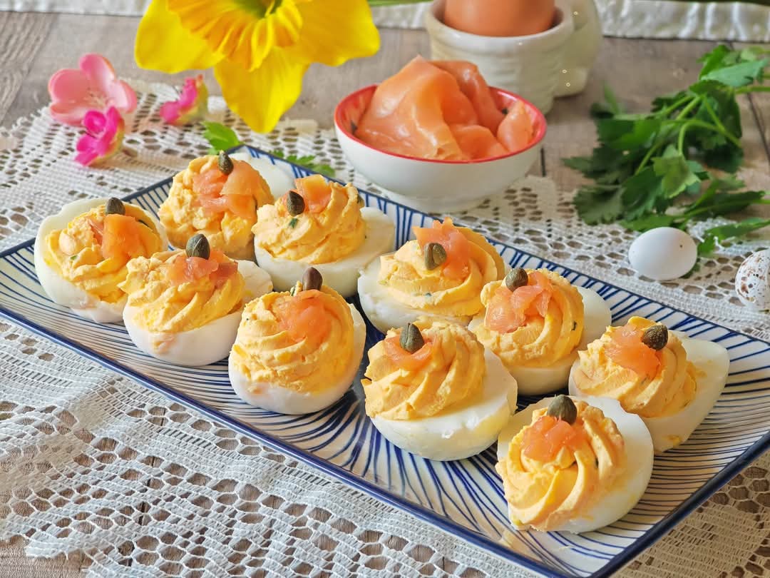Gefüllte Eier mit Lachs