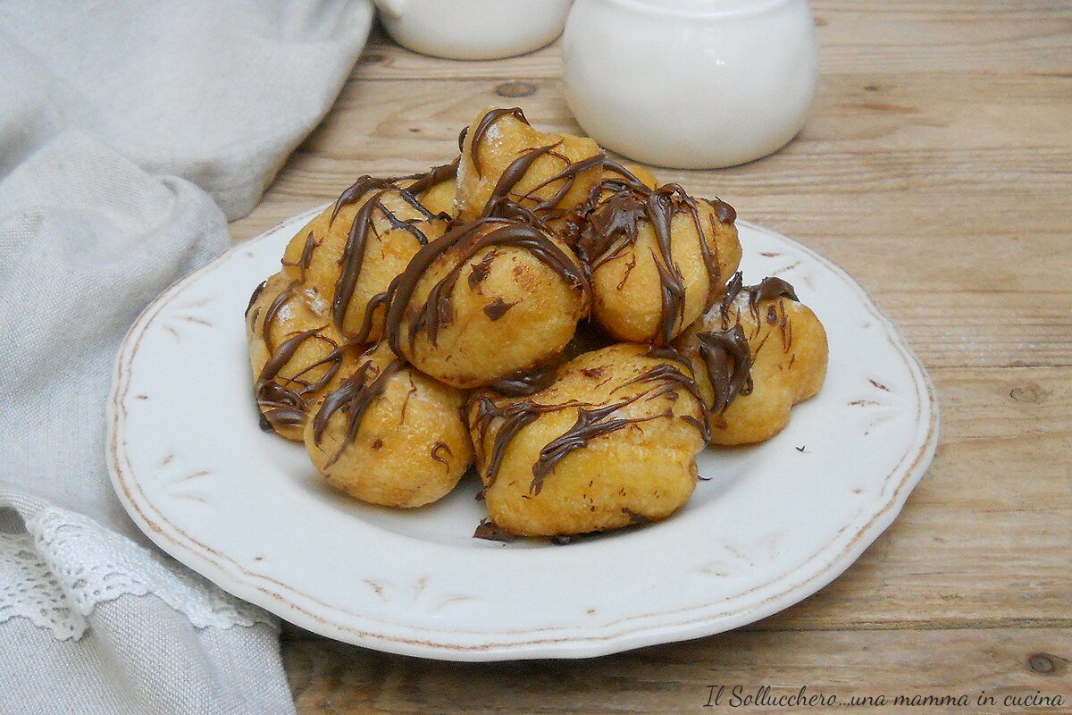 Frittierte Karnevals-Windbeutel mit Nutella