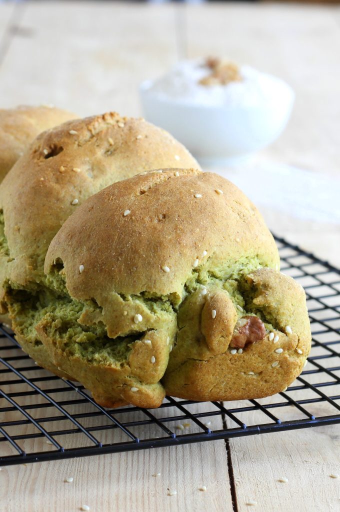 Brot mit Erbsenmehl und Nüssen