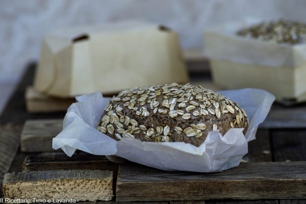 BRÖTCHEN MIT HAFERFLOCKEN