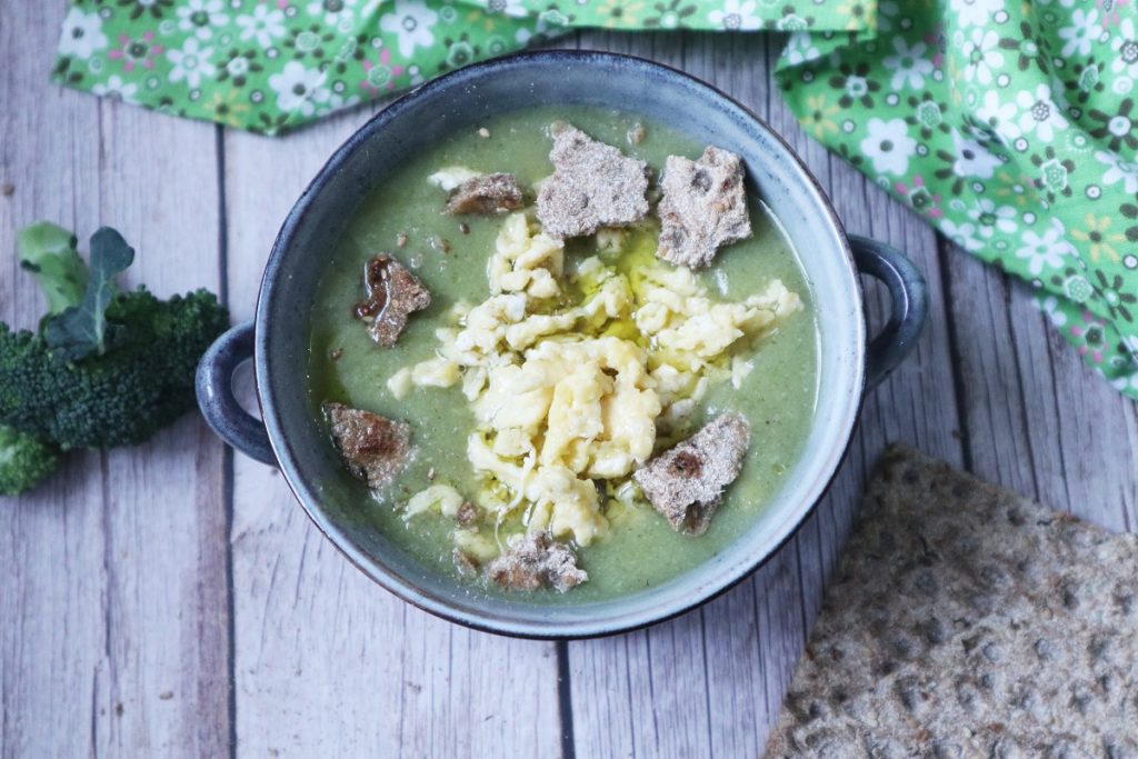 Brokkolisuppe mit Stracciatella