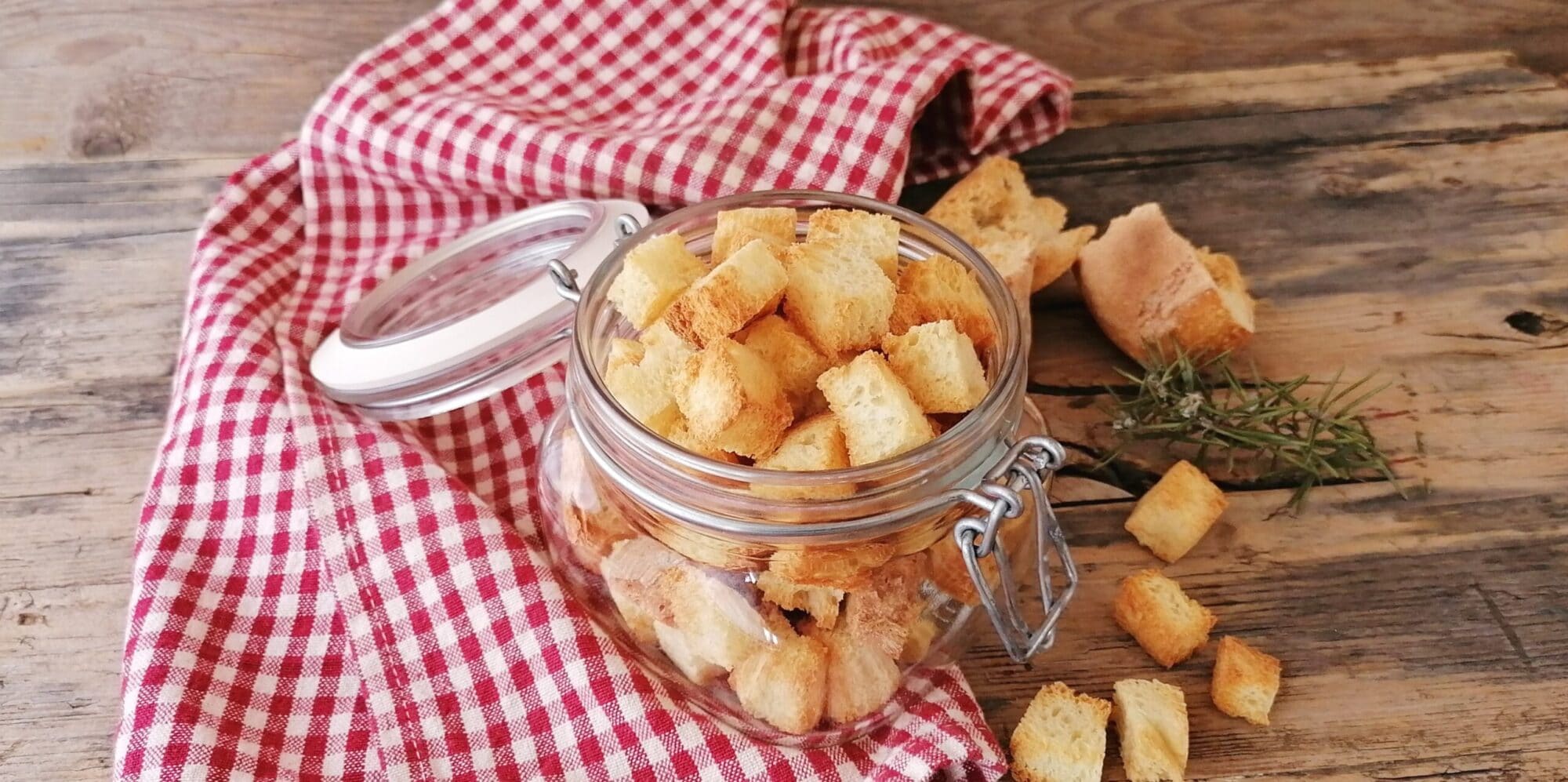 BROTSCHNITTEN MIT DER LUFTFRITTEUSE IN 5 MINUTEN FERTIG