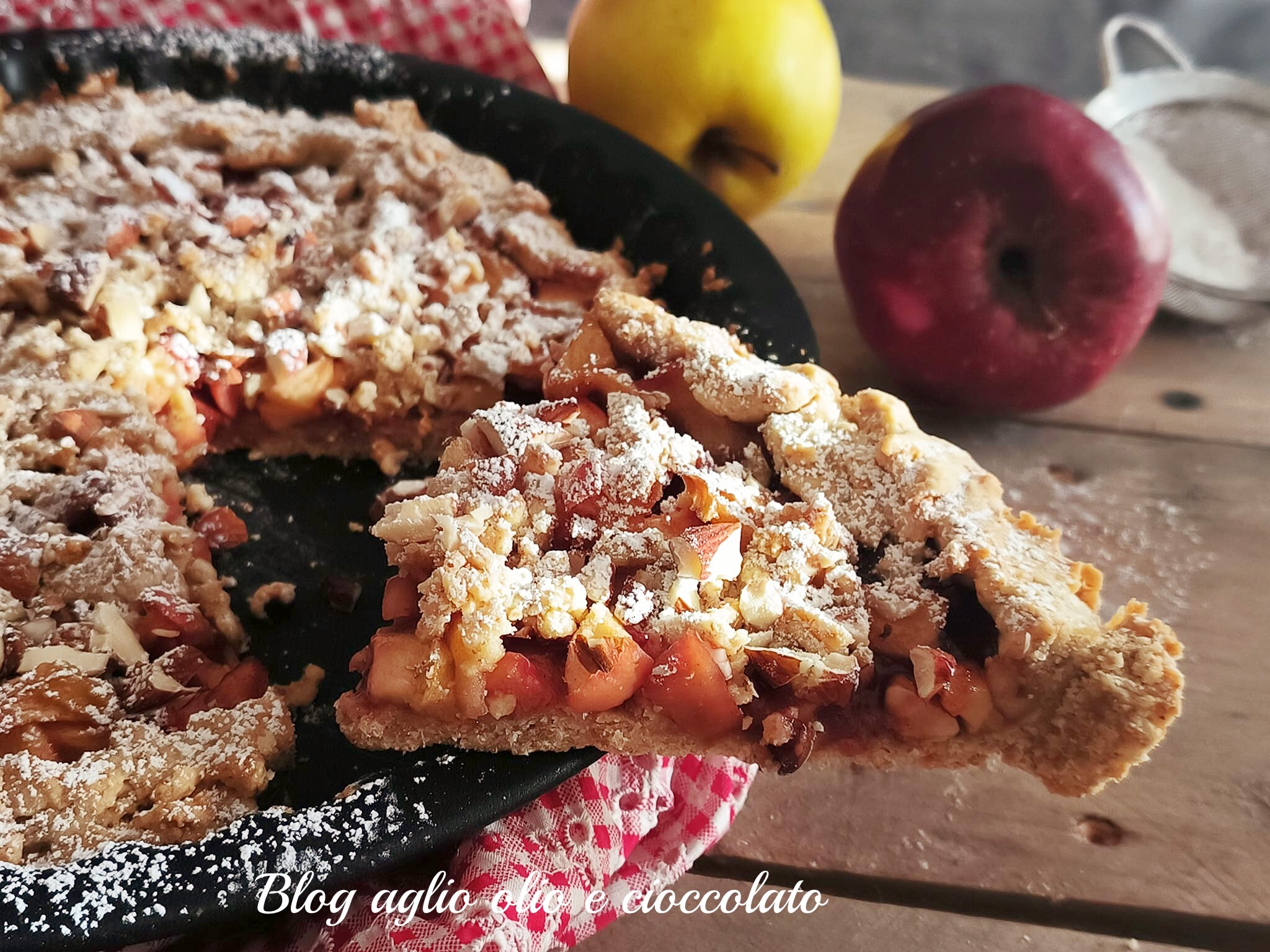 BUCHWEIZENTORTE MIT ÄPFELN UND MANDELN