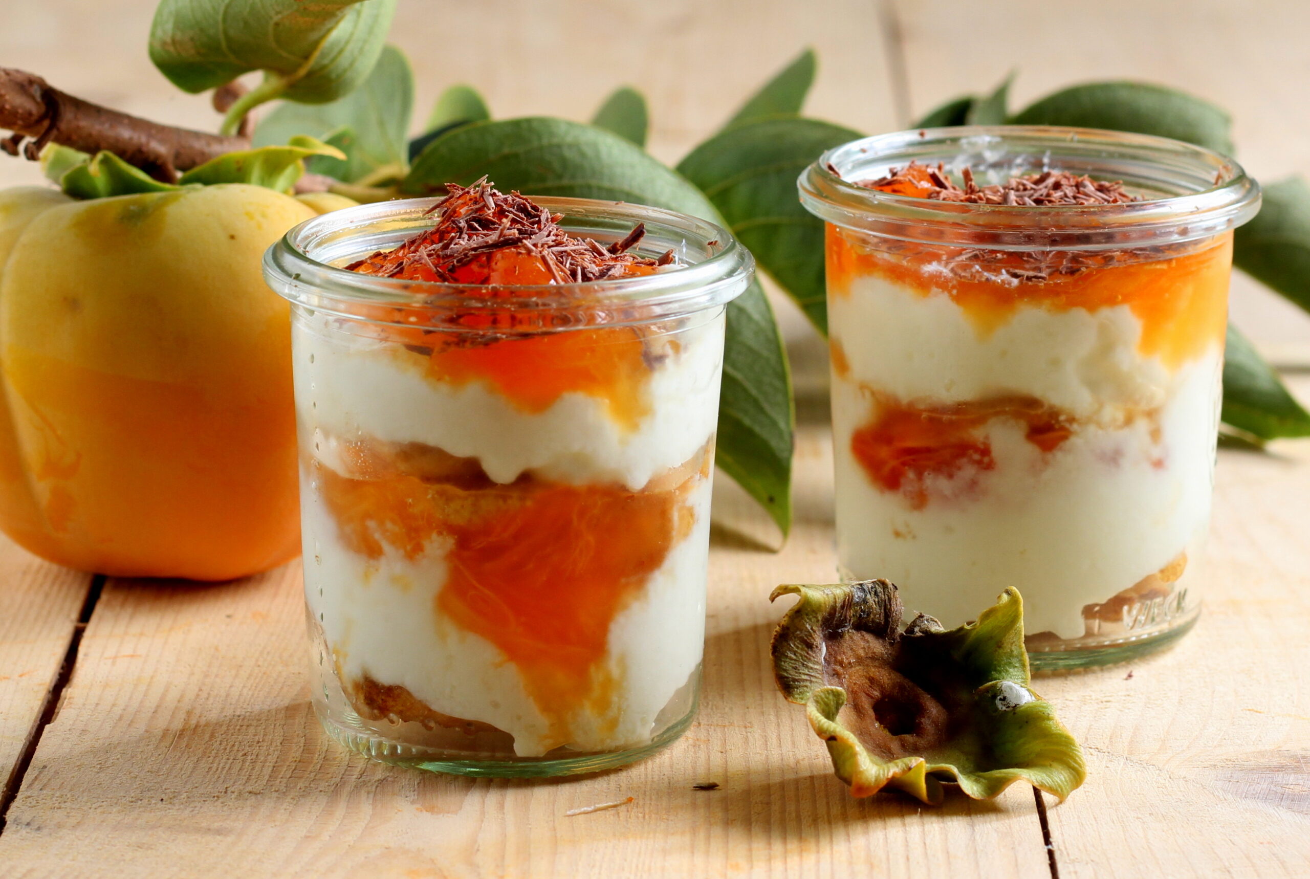 Tiramisu mit Kakis, Schokolade und Zimt