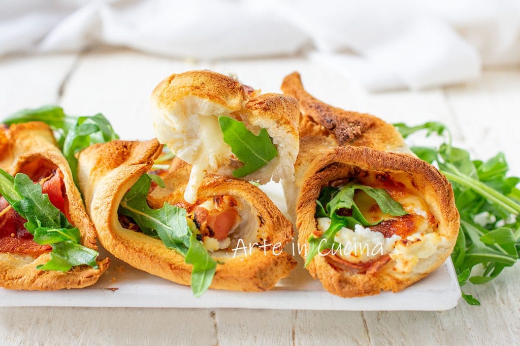 Cannoli aus Sandwichbrot Ricotta und Speck