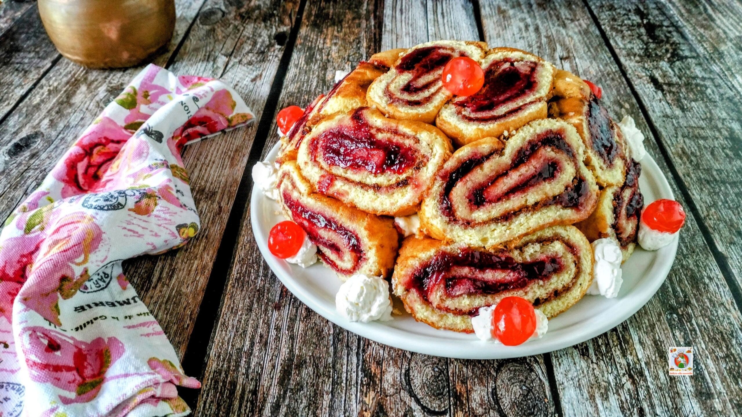 Charlotte mit Kirschen: das eindrucksvolle Dessert mit köstlicher Füllung