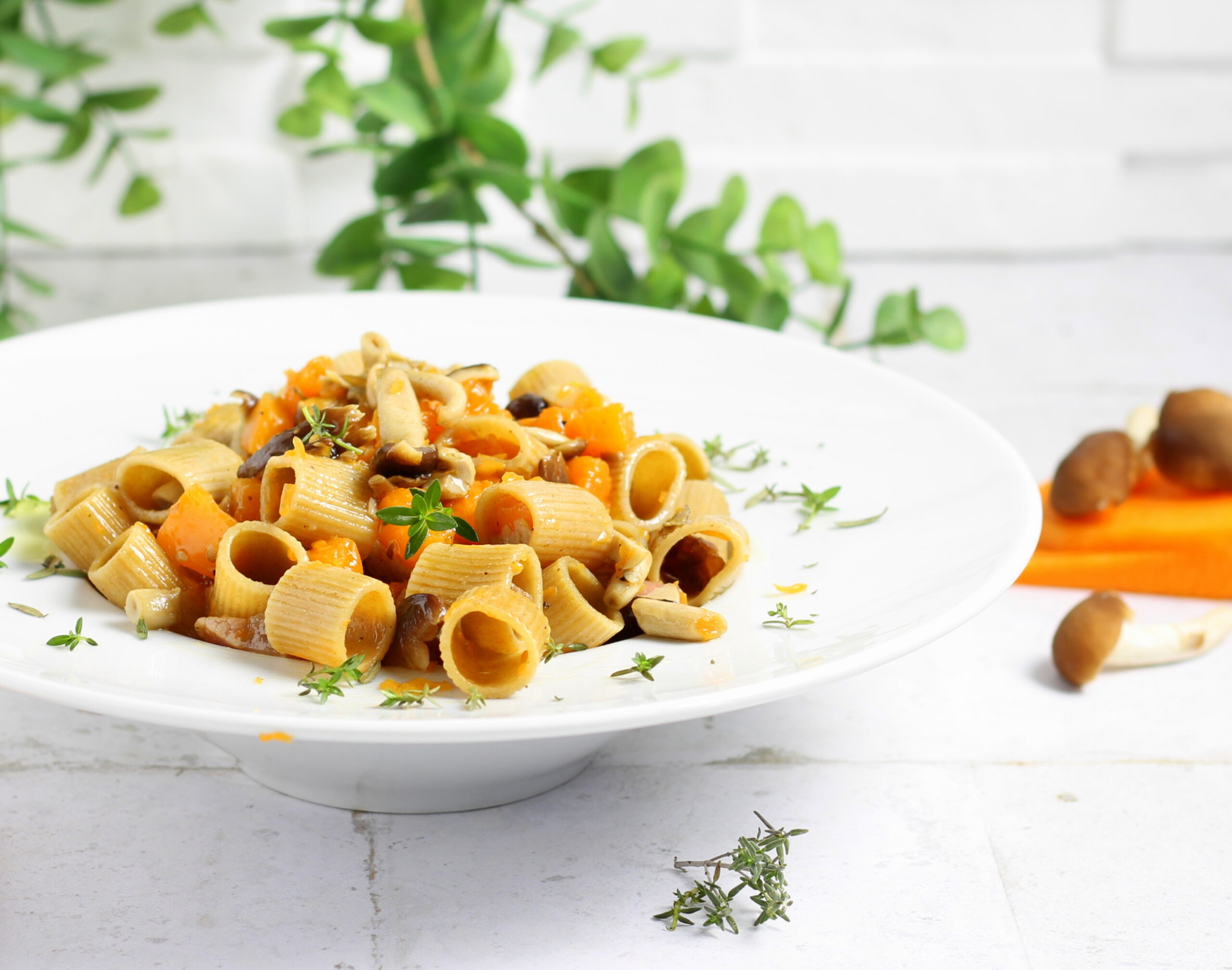 Kurze Makkaroni mit Kürbis und Honigpilzen